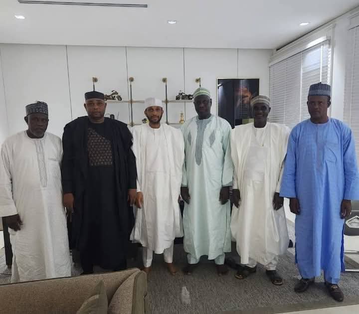 2027:”Yan Majalisar Dokokin Jihar Kano Na APC Sabbi Da Tsaffi Sun Fara Ziyarce-Ziyarce Don Hadin Kan “Yan Jam’iyya IMG 20251121 WA0025(1)